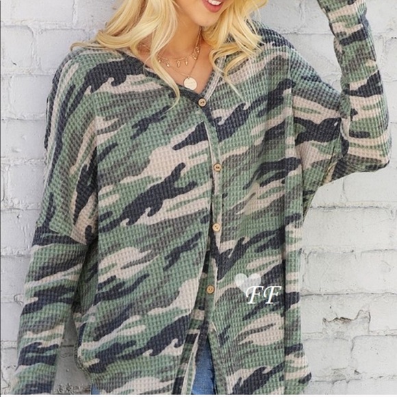 miasfabcloset Other - SOLD🎉HP🎉Cozy Camo Henley